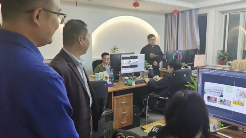目前市面上的三维动画软件种类繁多，大致可以分为以下几类：